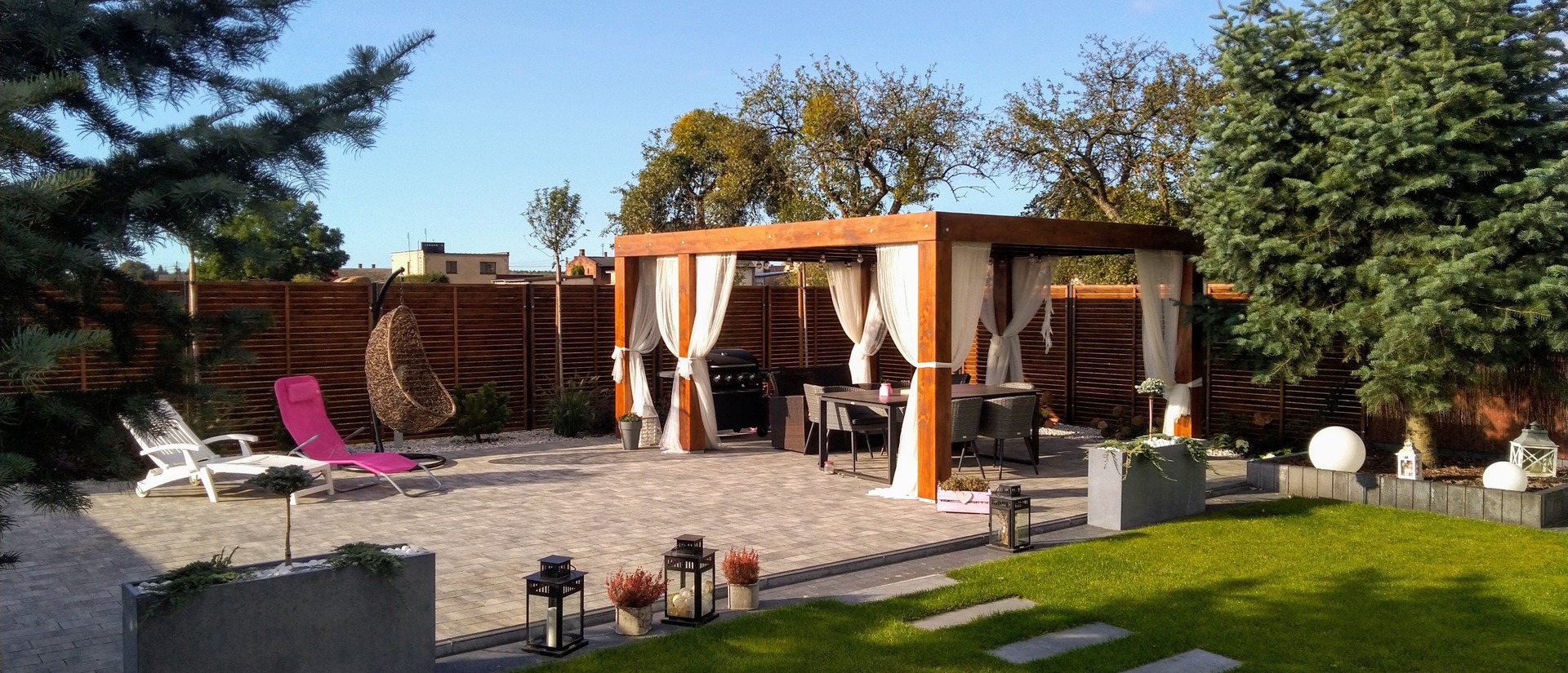 Funkcjonalnie i estetycznie zagospodarujemy przestrzeń wokół  twojego domu.